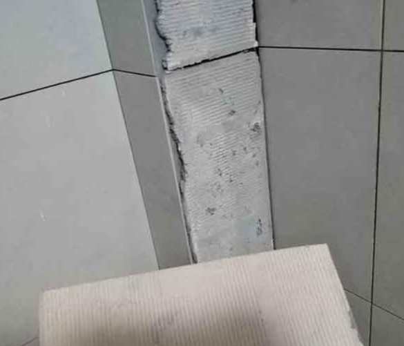 汪清瓷砖空鼓维修公司分享下厨房瓷砖脱落的补救措施。